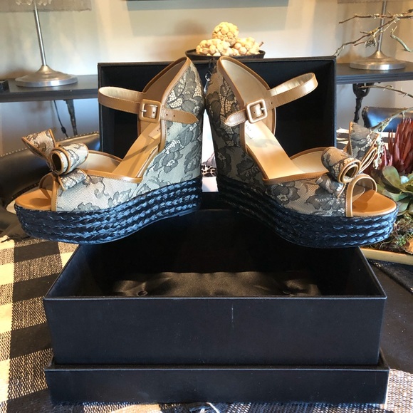 Valentino Lace Fabric w/Tan Leather Strap & Bow - Picture 4 of 5